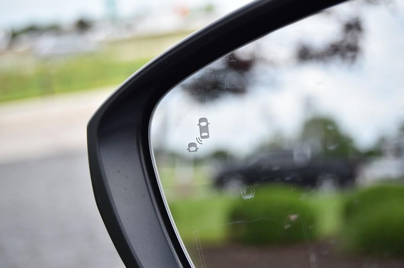Honda Civic Hatchback Vehicle Image 09