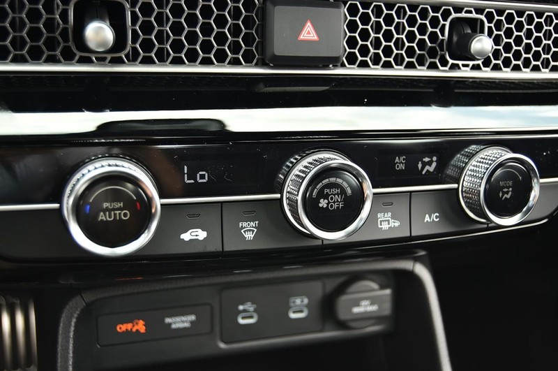 Honda Civic Hatchback Vehicle Image 14
