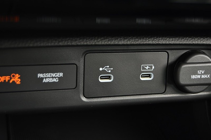Honda Civic Hatchback Vehicle Image 15