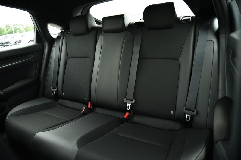 Honda Civic Hatchback Vehicle Image 21