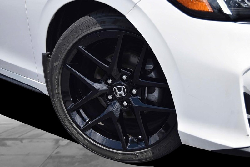 Honda Civic Hatchback Vehicle Image 03