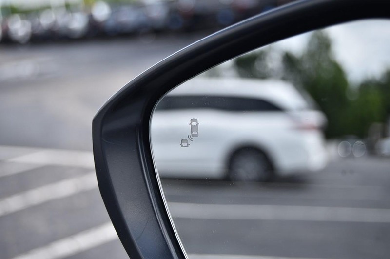 Honda Civic Hatchback Vehicle Image 09