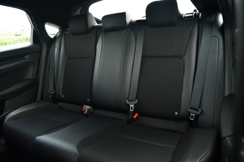 Honda Civic Hatchback Vehicle Image 21