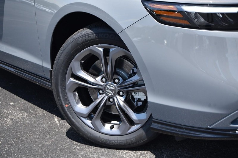 Honda Accord Hybrid Vehicle Image 03