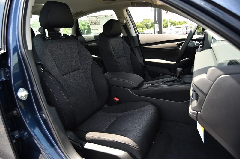 Honda Accord Sedan Vehicle Image 18