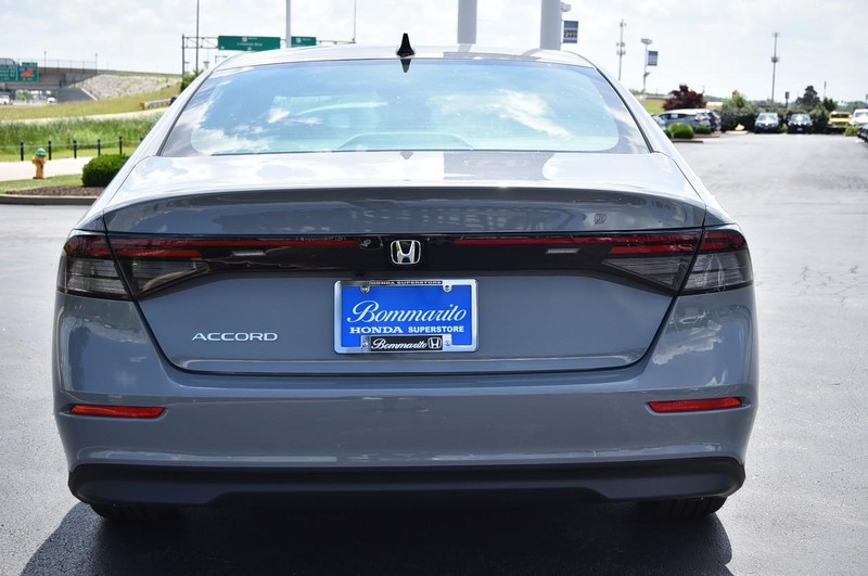 Honda Accord Sedan Vehicle Image 06