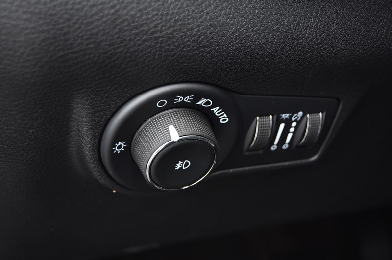 Jeep Compass Vehicle Image 12