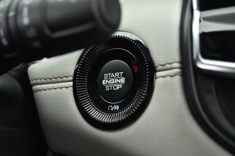 Jeep Compass Vehicle Image 18