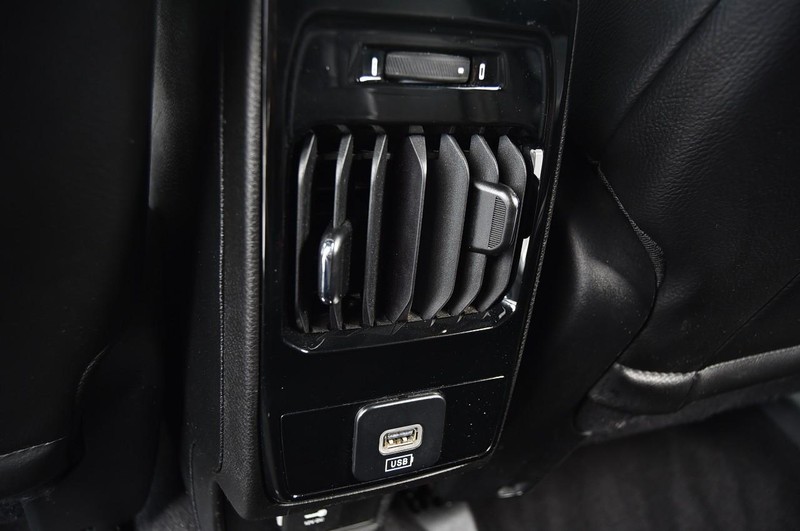 Jeep Compass Vehicle Image 24