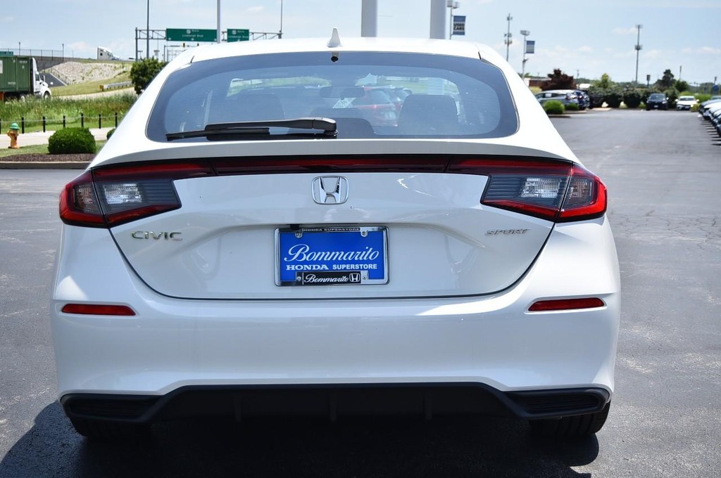 Honda Civic Hatchback Vehicle Image 06