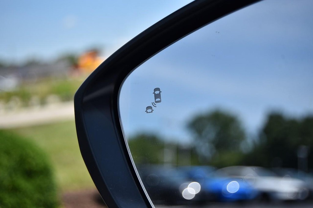 Honda Civic Hatchback Vehicle Image 09