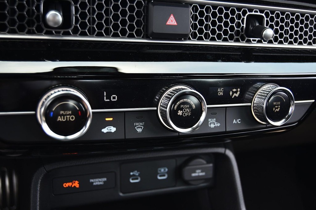 Honda Civic Hatchback Vehicle Image 14