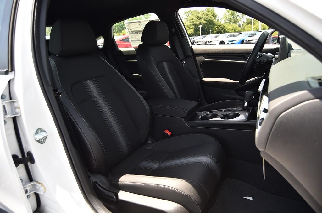 Honda Civic Hatchback Vehicle Image 19