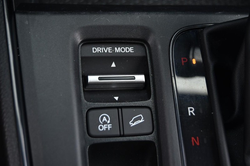 Honda CR-V Vehicle Image 16