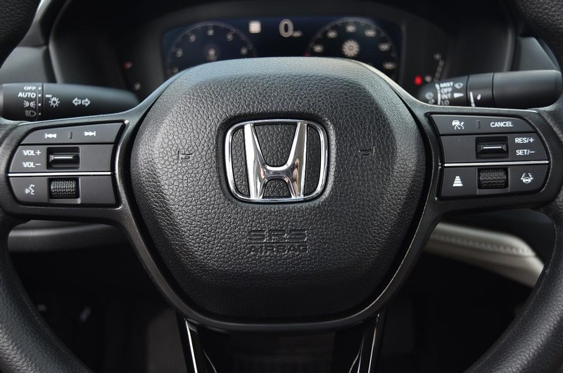 Honda Accord Sedan Vehicle Image 17