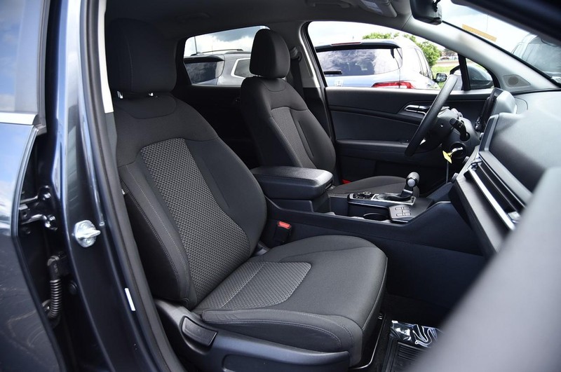 Kia Sportage Vehicle Image 18