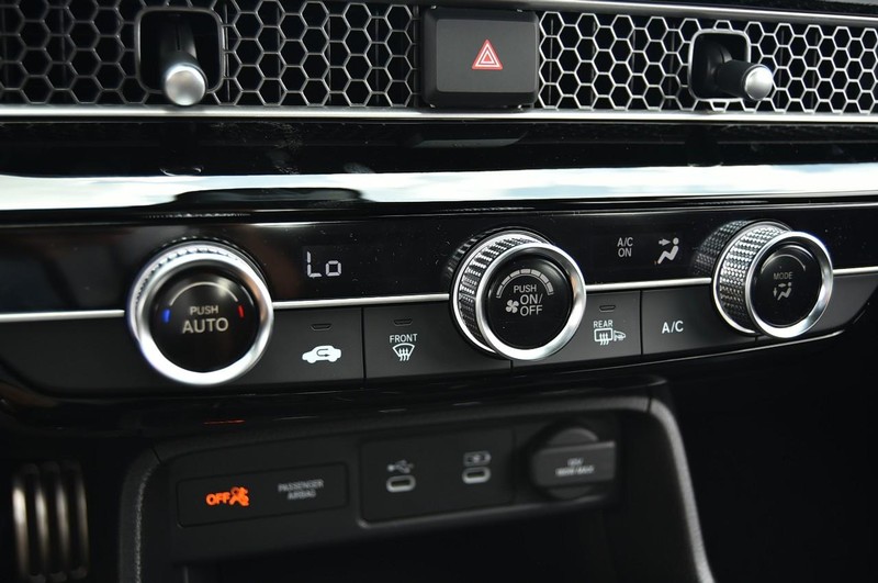 Honda Civic Hatchback Vehicle Image 14