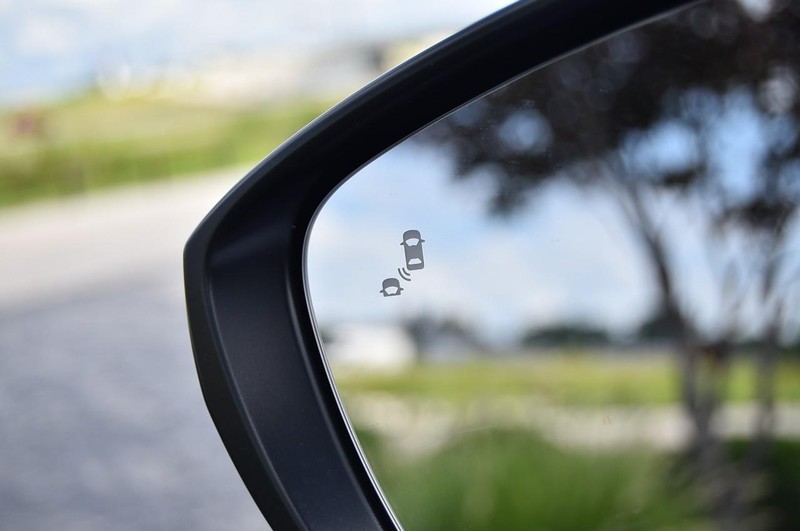 Honda Civic Hatchback Vehicle Image 09