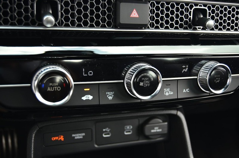 Honda Civic Hatchback Vehicle Image 14