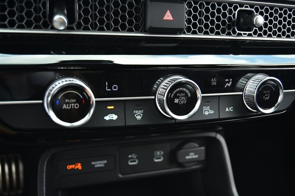 Honda Civic Hatchback Vehicle Image 14