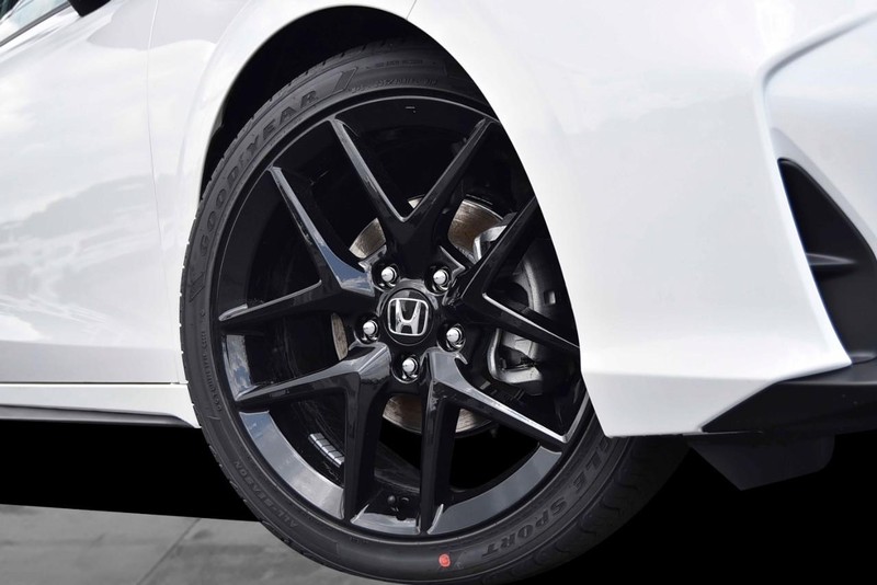 Honda Civic Hatchback Vehicle Image 03