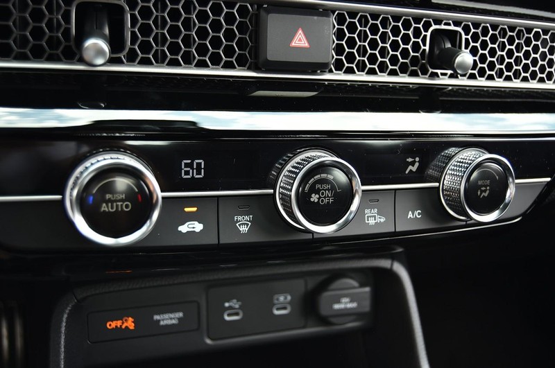 Honda Civic Hatchback Vehicle Image 14
