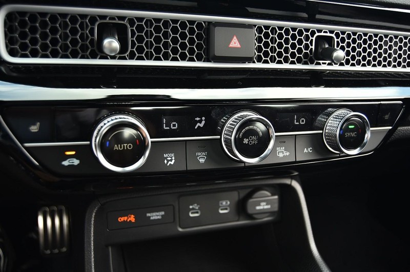 Honda Civic Sedan Hybrid Vehicle Image 15