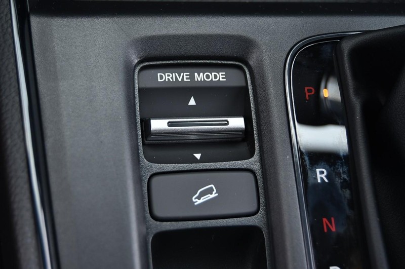 Honda CR-V Hybrid Vehicle Image 16