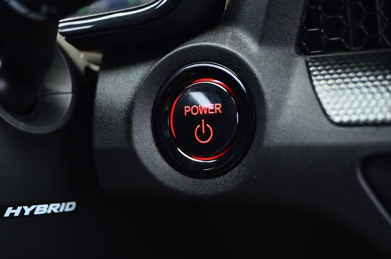 Honda CR-V Hybrid Vehicle Image 17