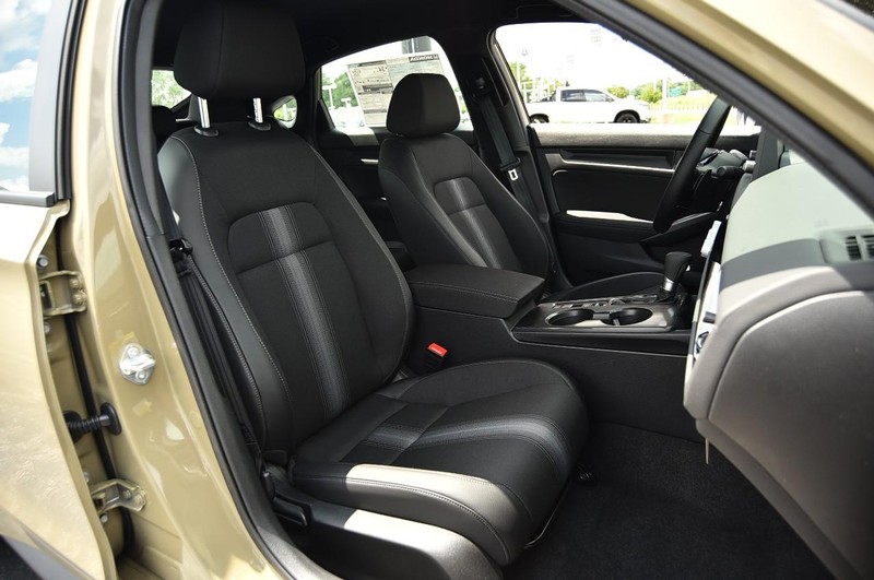 Honda Civic Hatchback Vehicle Image 19