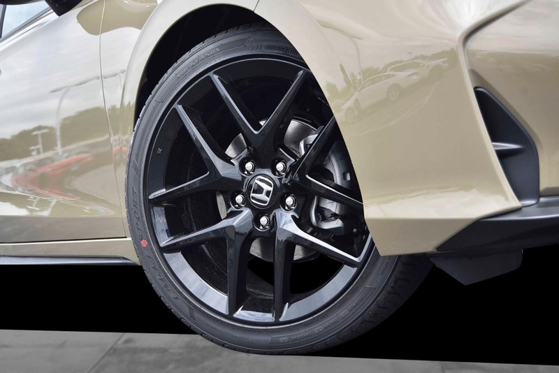 Honda Civic Hatchback Vehicle Image 03