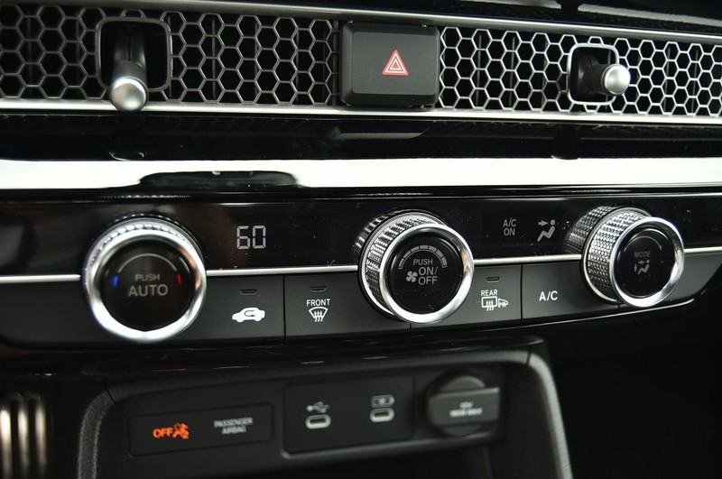 Honda Civic Hatchback Vehicle Image 14