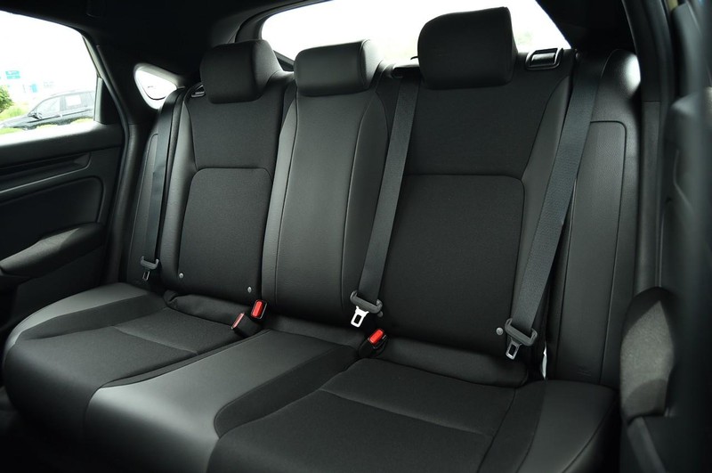 Honda Civic Hatchback Vehicle Image 21