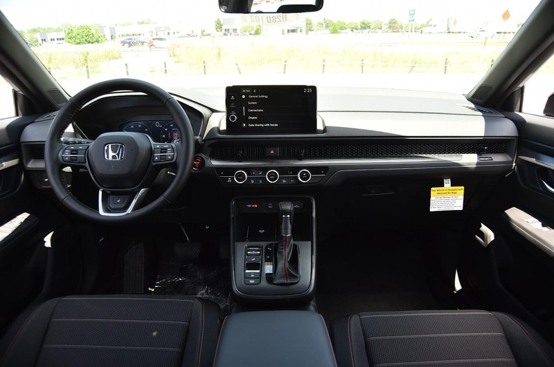 Honda CR-V Hybrid Vehicle Image 07
