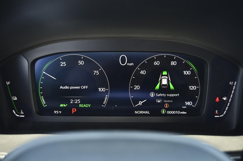 Honda CR-V Hybrid Vehicle Image 11
