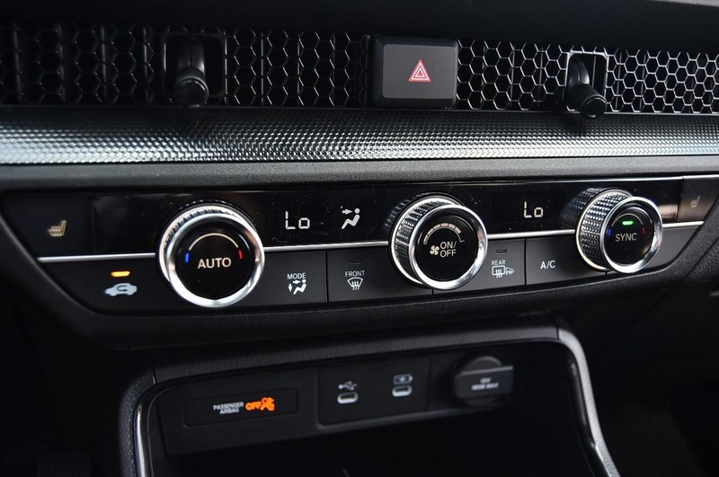 Honda CR-V Hybrid Vehicle Image 14
