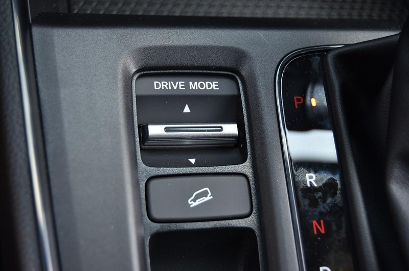 Honda CR-V Hybrid Vehicle Image 16