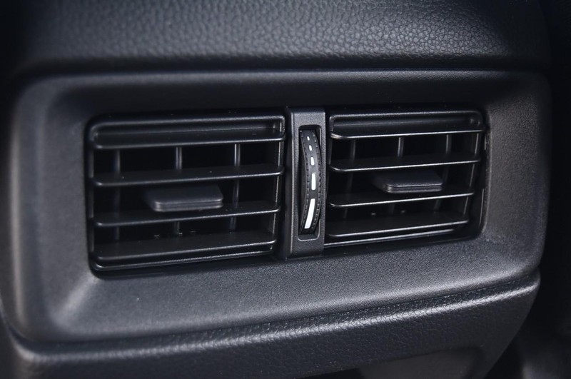 Honda CR-V Hybrid Vehicle Image 23