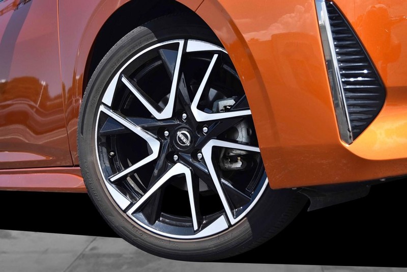 Nissan Sentra Vehicle Image 03