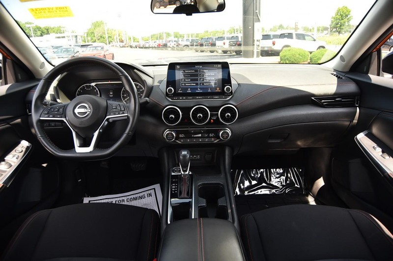 Nissan Sentra Vehicle Image 07