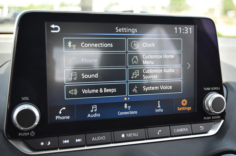Nissan Sentra Vehicle Image 13