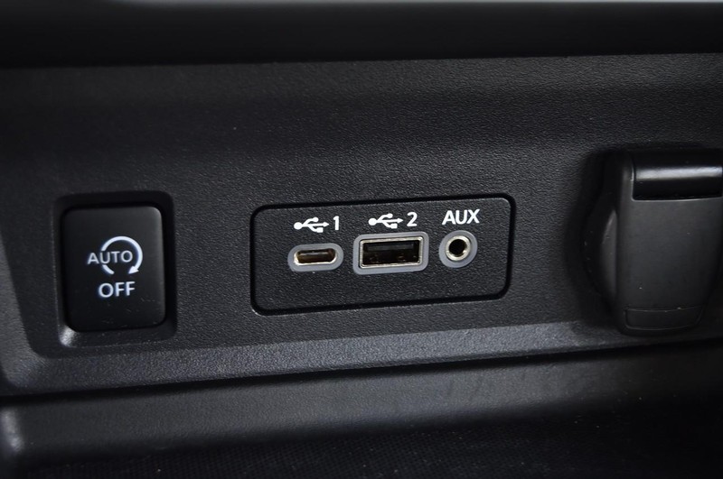 Nissan Sentra Vehicle Image 15