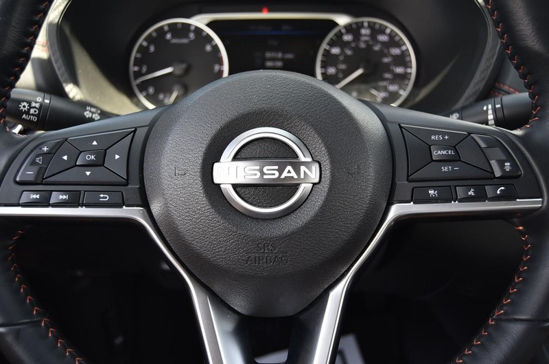 Nissan Sentra Vehicle Image 17