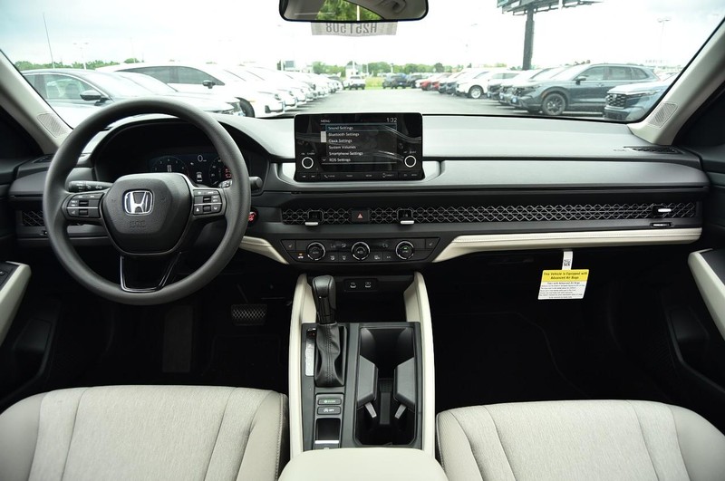 Honda Accord Sedan Vehicle Image 07