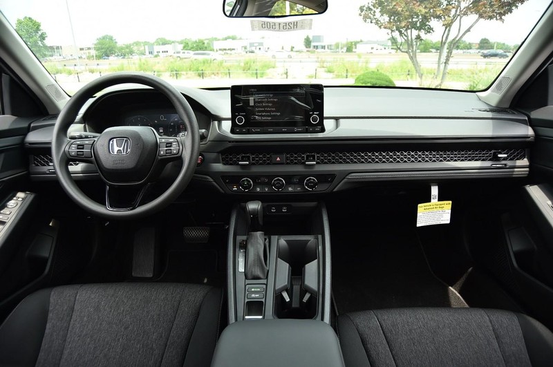 Honda Accord Sedan Vehicle Image 07
