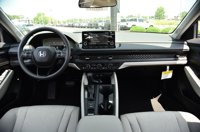 Honda Accord Sedan Vehicle Image 07