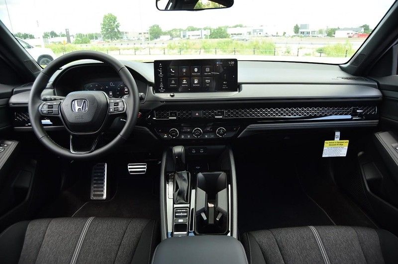 Honda Accord Hybrid Vehicle Image 07