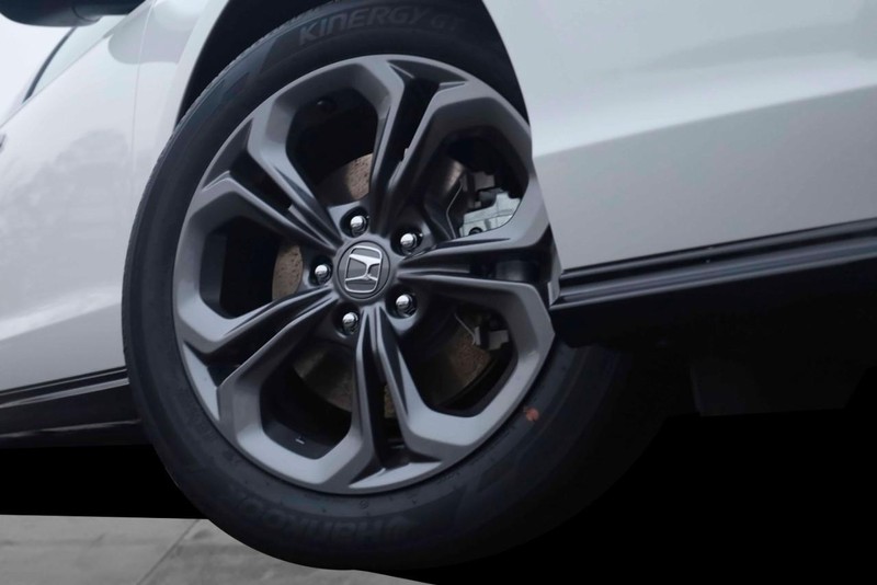 Honda Accord Hybrid Vehicle Full-screen Gallery Image 3