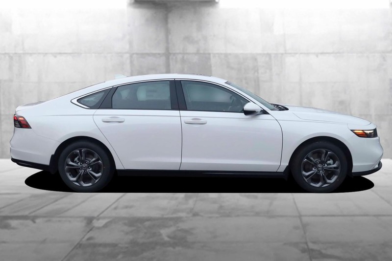 Honda Accord Hybrid Vehicle Full-screen Gallery Image 5