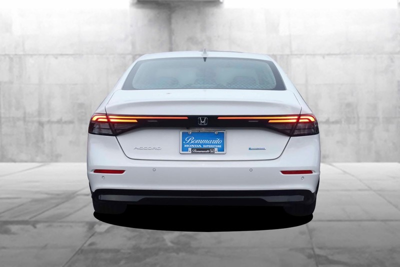 Honda Accord Hybrid Vehicle Full-screen Gallery Image 6